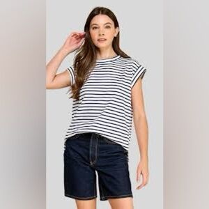 Veveret NWT Striped Black and Ivory Women's Short Sleeve Top